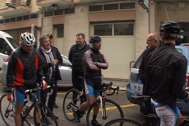 Sap davanti al commissariato di Andria