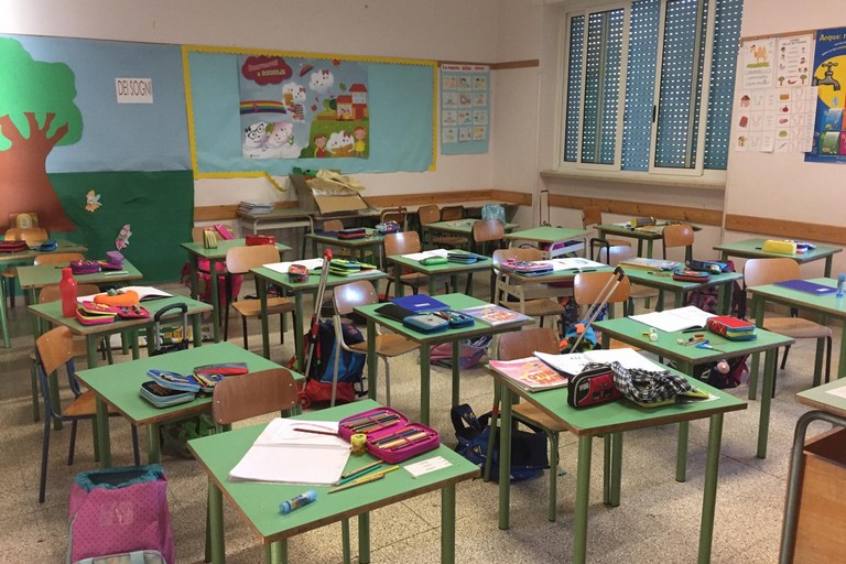 aula scolastica evacuata subito dopo la scossa sismica