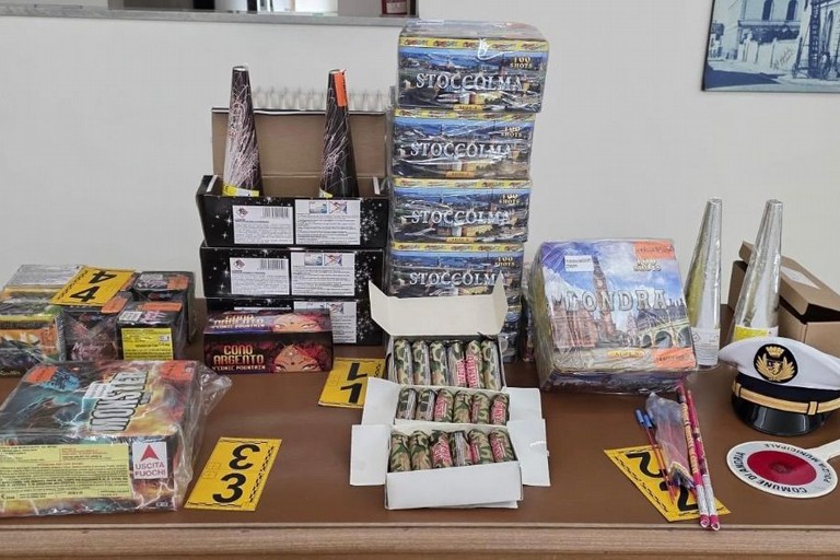Andria, sequestrato materiale pirotecnico illegale: operazione congiunta di Polizia di Stato e Polizia locale