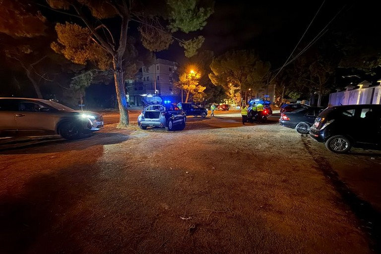 La Polizia Locale intensifica i controlli dall'abbandono dei rifiuti alla guida di bici elettriche e monopattini