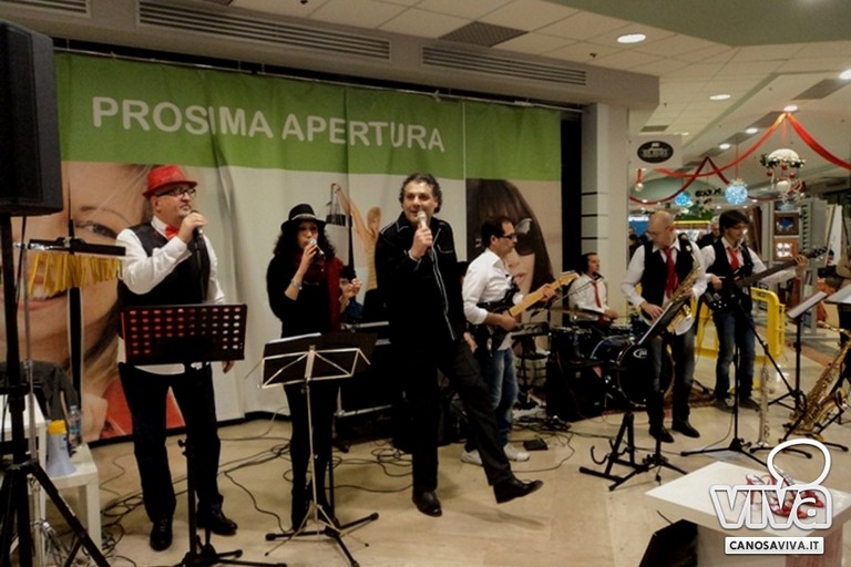 il gruppo musicale Simply The Best