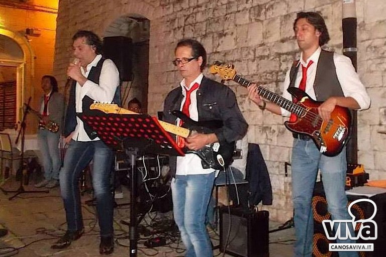 il gruppo musicale Simply The Best