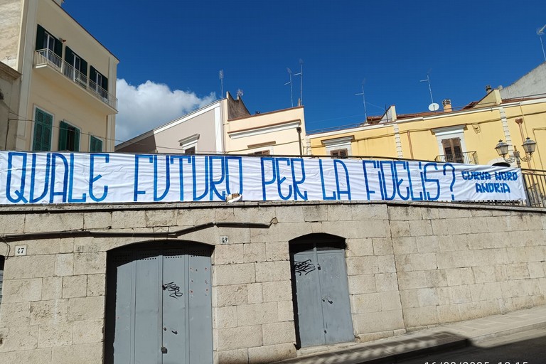 Striscione di contestazione