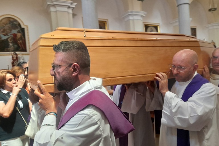 Ultimo saluto a Mons. Superbo. Mons. Mansi: "saggio formatore di menti e cuori"