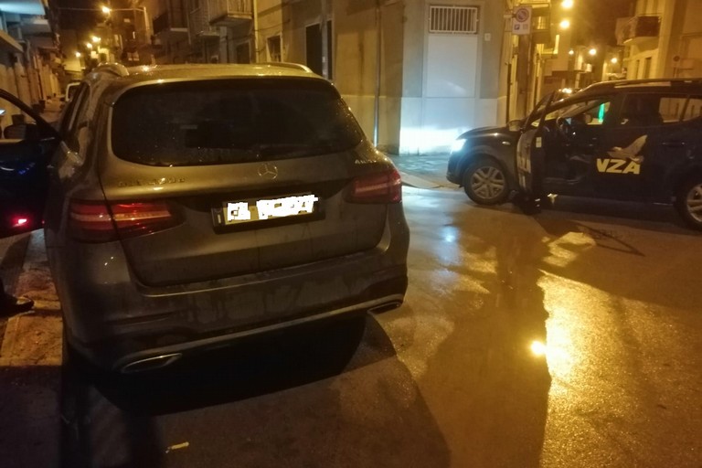 Tentano di rubare un Suv Mercedes ad Andria