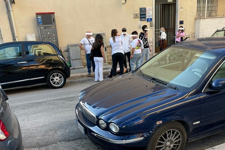 incidente stradale, minore cade da una e-bike in via Genova