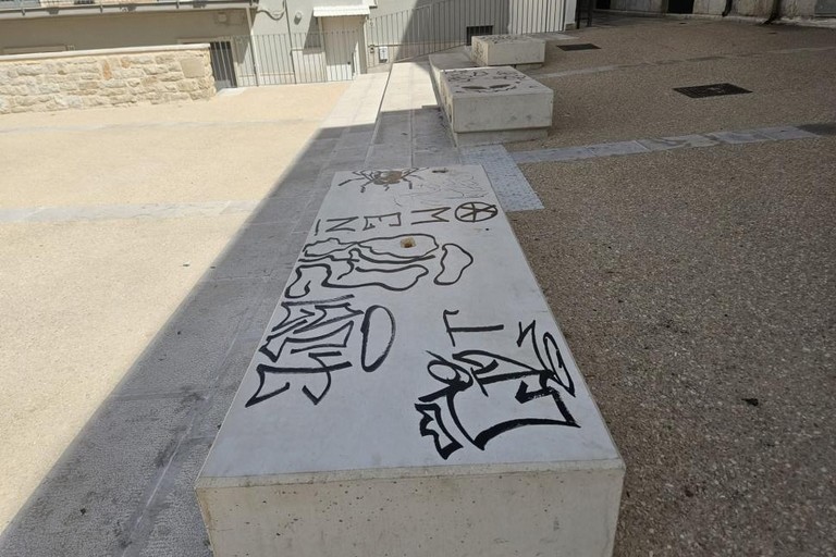 Incursione di vandali in Piazza Toniolo