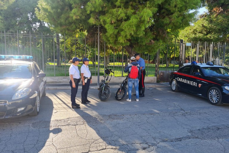 Controlli congiunti Polizia Locale e Carabinieri dedicati a bici e monopattini elettrici