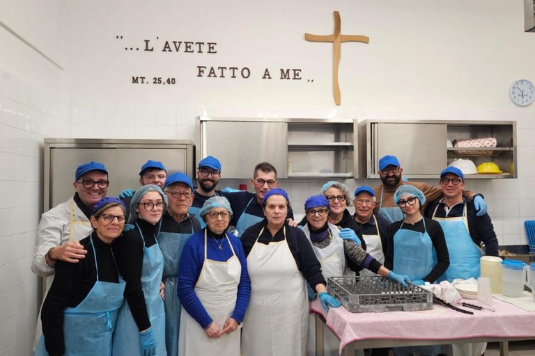 Grembiule del servizio ai volontari della Casa di Accoglienza “S. Maria Goretti”