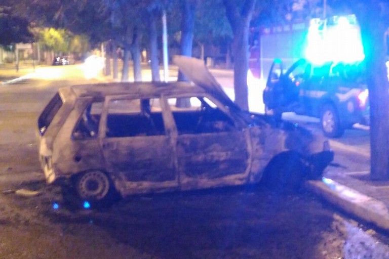 Auto in fiamme in via Vecchia Barletta