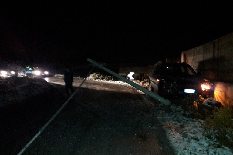 incidente, auto contro palo