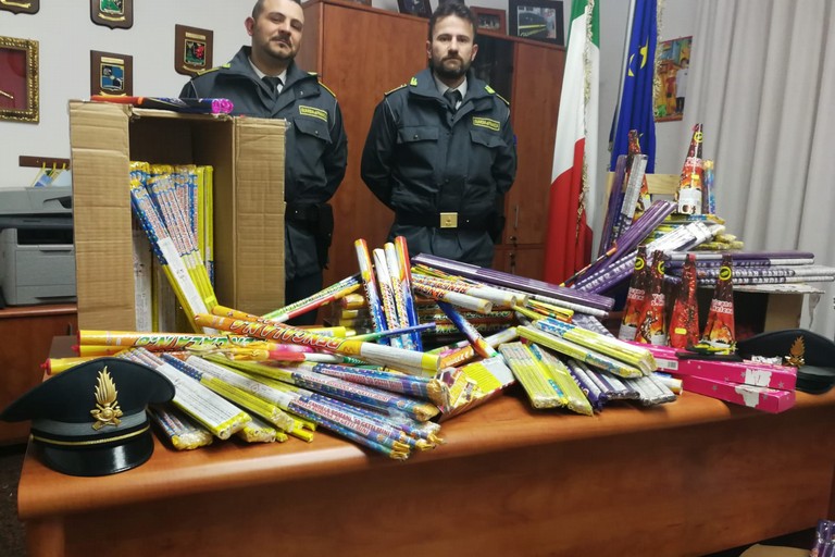 sequestrati fuochi d'artificio