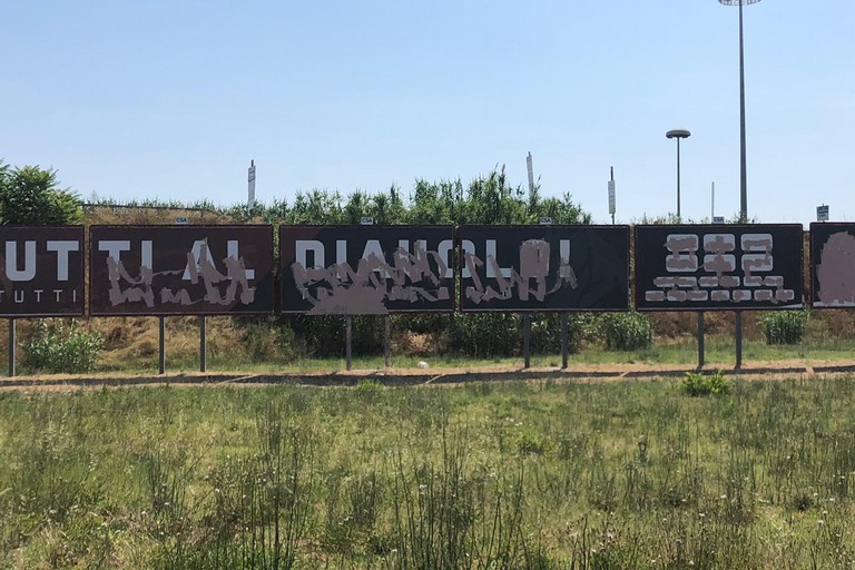 Deturpato il manifesto di tesseramento al Milan Club Andria