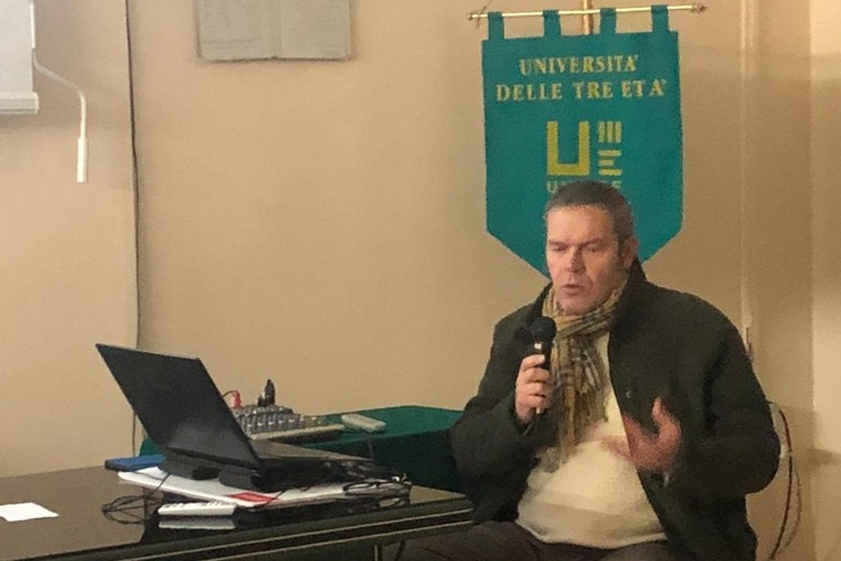 Il prof. Giuseppe Carlucci all'Unitre di Andria