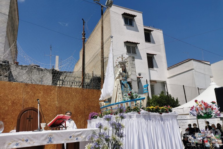 La statua della Madonna dell'Altomare durante le celebrazioni di oggi per la Festa