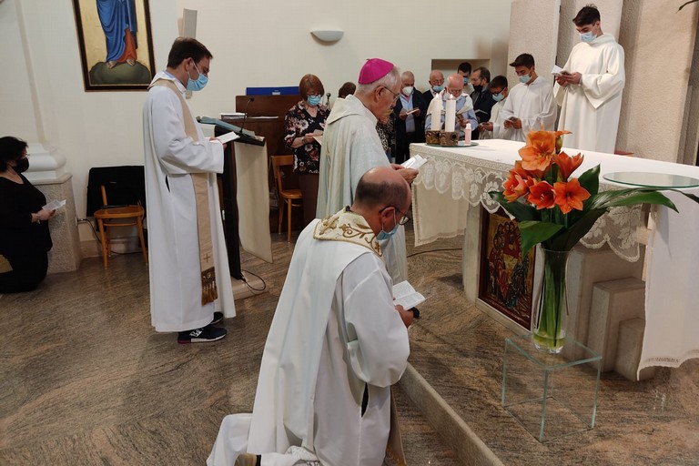 Solenne celebrazione eucaristica con il vescovo Mons. luigi Mansi. <span>Foto Antonio D'Oria</span>