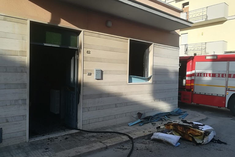 Incendio a un'abitazione di via Forlanini