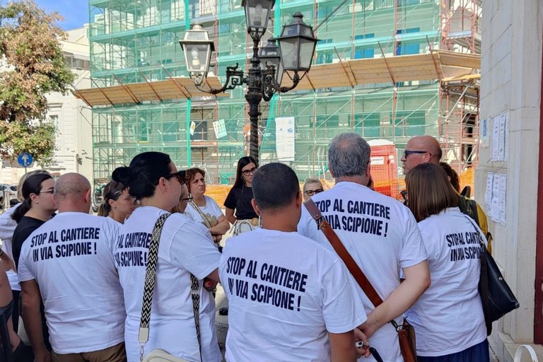 protesta cittadini di via Scipione l'Africano