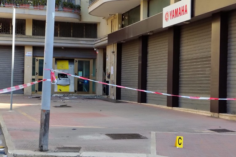 Esplosione bancomat ad Andria: colpita la Posta di via Trani