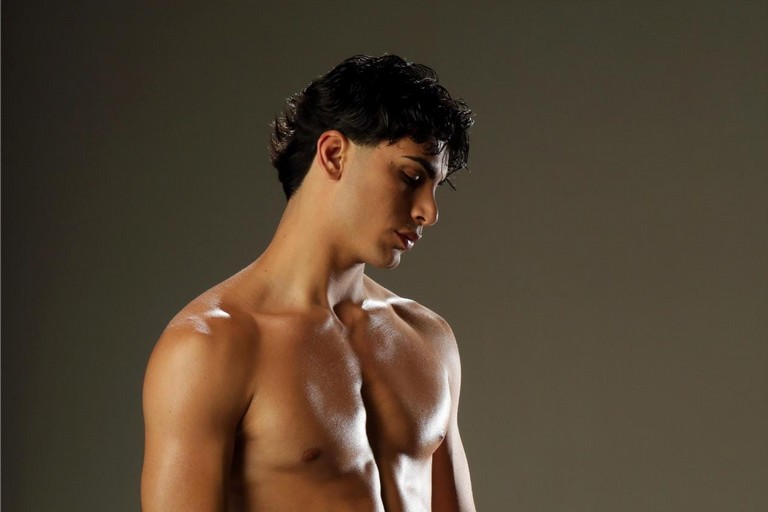 Giovanni Tesse, il ballerino di origini andriesi, riconfermato nel corpo di ballo di Battiti 2025