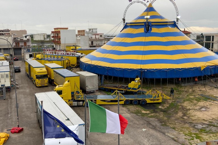 Circo danvati all'istituto Archimede in via vecchia Barletta - Andria