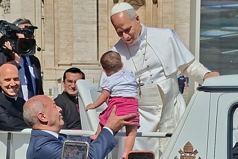 La scuola "Minuccia de Corato" in udienza dal Papa: una giornata storica per la comunità di Sant'Agostino